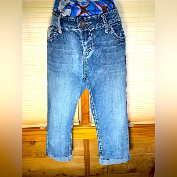 Rue 21 Capri Denim Jeans Size 7/8 Juniors Embellished Angel Wing Pockets GUC - Picture 1 of 11